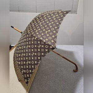 Rare! Vintage LOUIS VUITTON Monogram MENS/LADIES/UNISEX Umbrella Wooden Handle